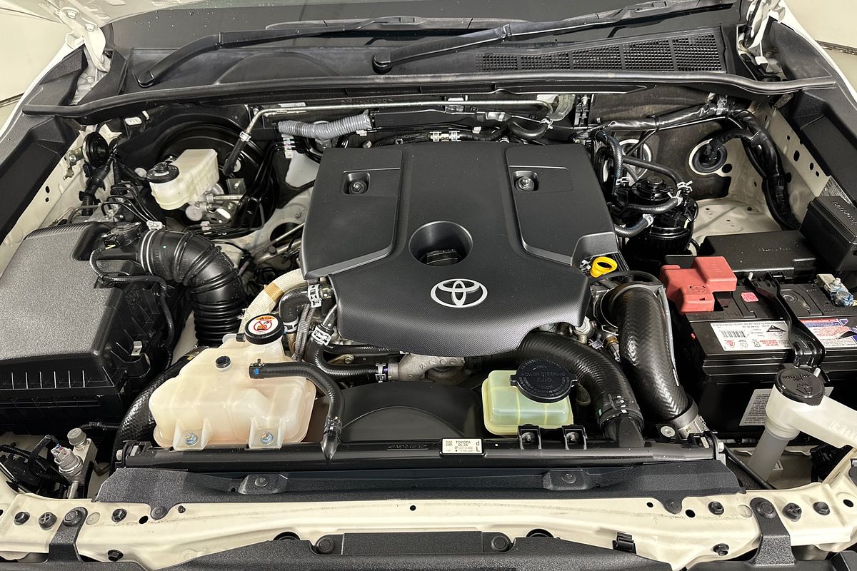2020 Toyota HILUX SR (4x4) GUN126R FACELIFT 4X4