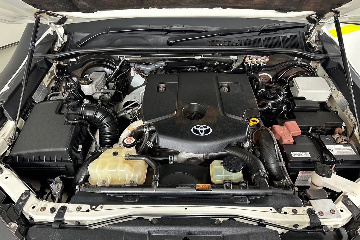 2020 Toyota HILUX SR (4x4) GUN126R FACELIFT 4X4