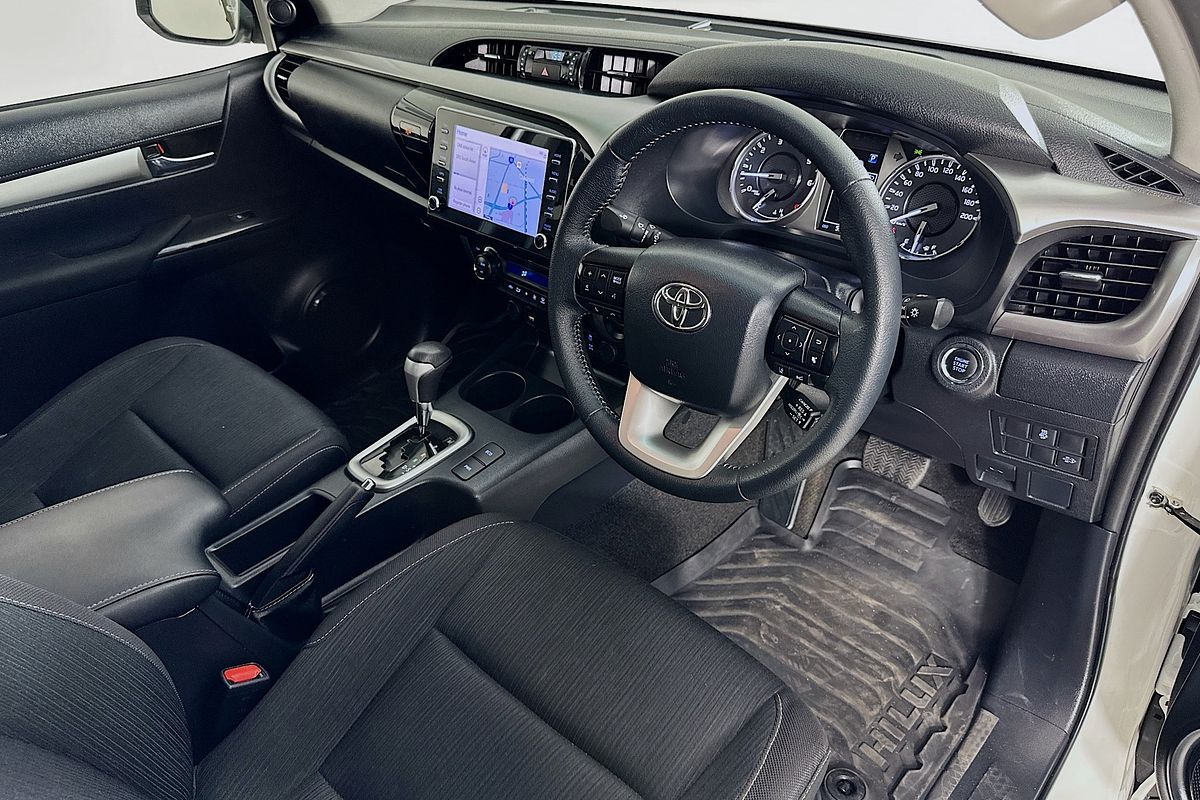 2021 Toyota HILUX SR5 (4x4) GUN126R FACELIFT 4X4
