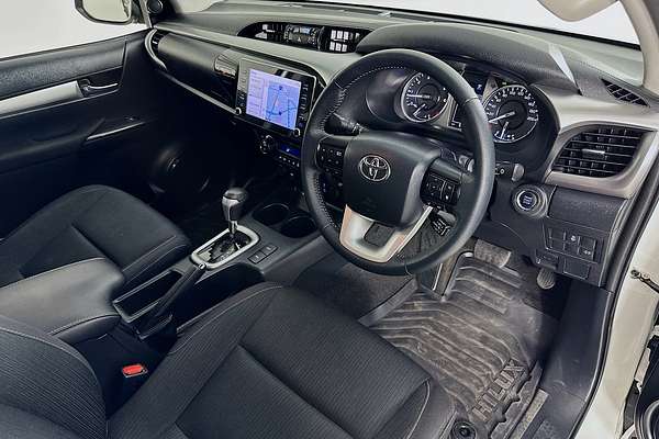 2021 Toyota HILUX SR5 (4x4) GUN126R FACELIFT 4X4