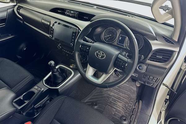 2021 Toyota HILUX SR5 (4x4) GUN126R 4X4