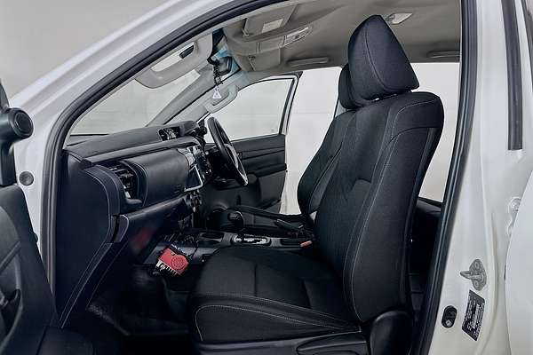 2020 Toyota HILUX SR (4x4) GUN126R FACELIFT 4X4