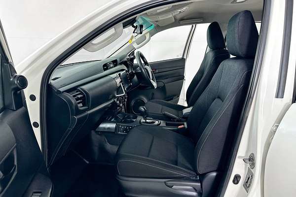 2021 Toyota HILUX SR (4x4) GUN126R FACELIFT 4X4