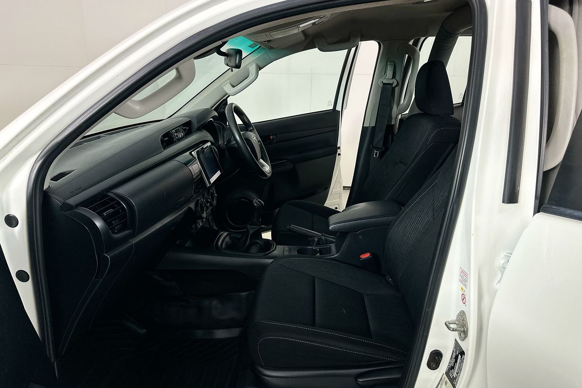 2020 Toyota HILUX SR (4x4) GUN126R MY19 4X4