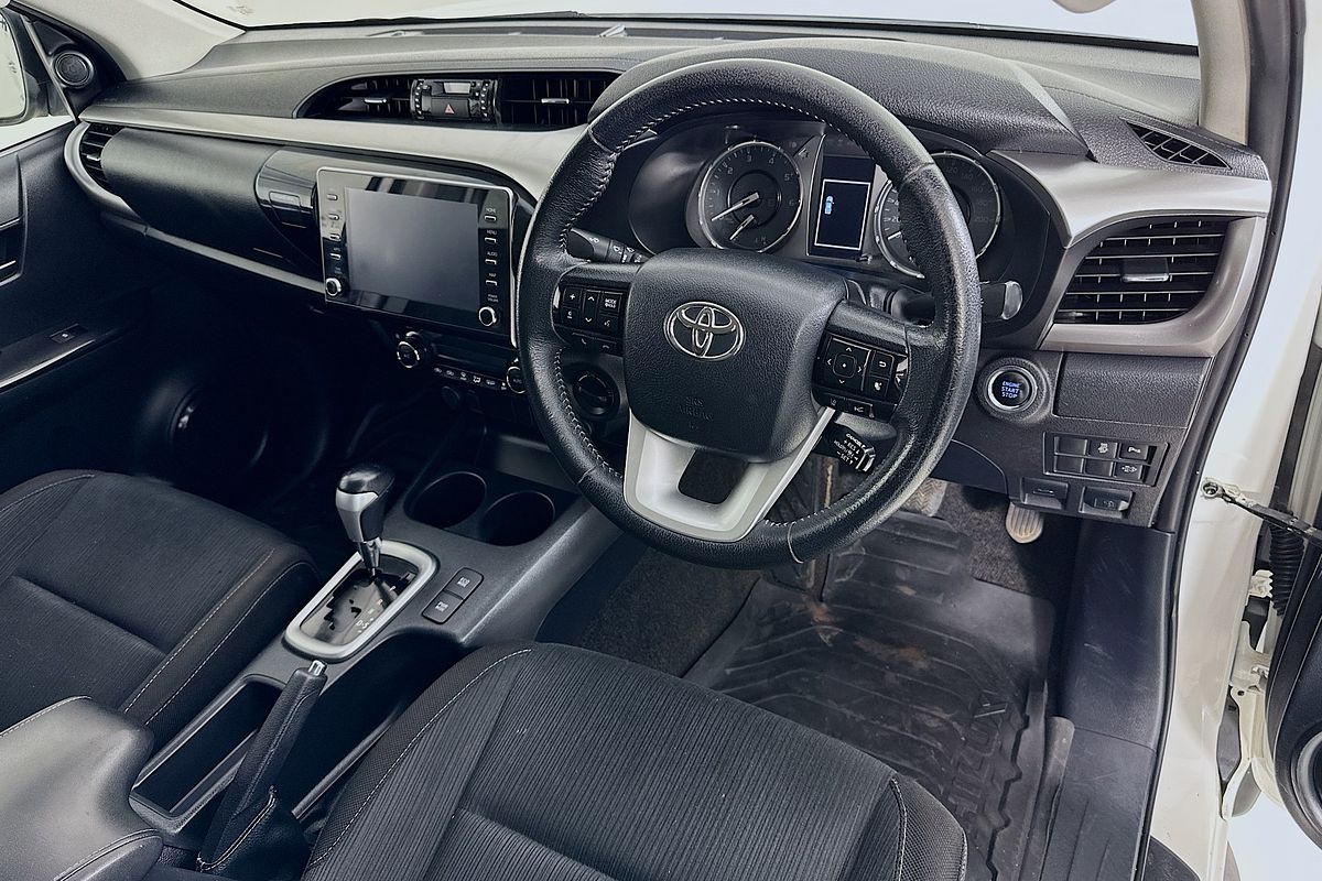 2020 Toyota HILUX SR5 (4x4) GUN126R FACELIFT 4X4