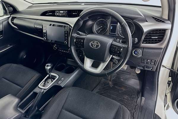 2020 Toyota HILUX SR5 (4x4) GUN126R FACELIFT 4X4