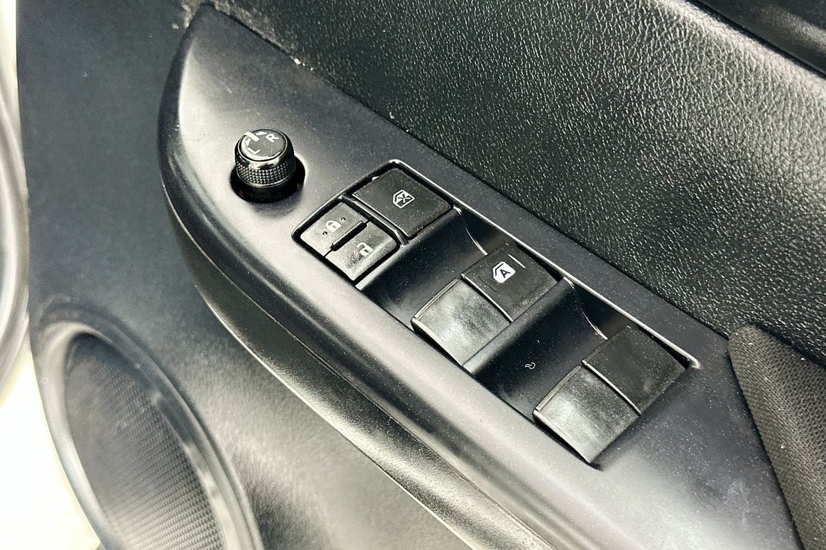 2019 Toyota HILUX SR (4x4) GUN126R MY19 4X4