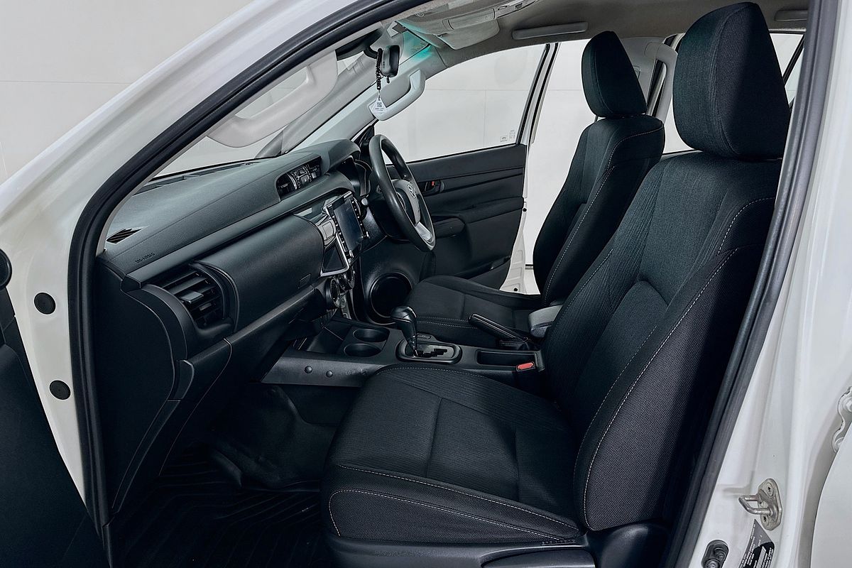 2020 Toyota HILUX SR (4x4) GUN126R FACELIFT 4X4