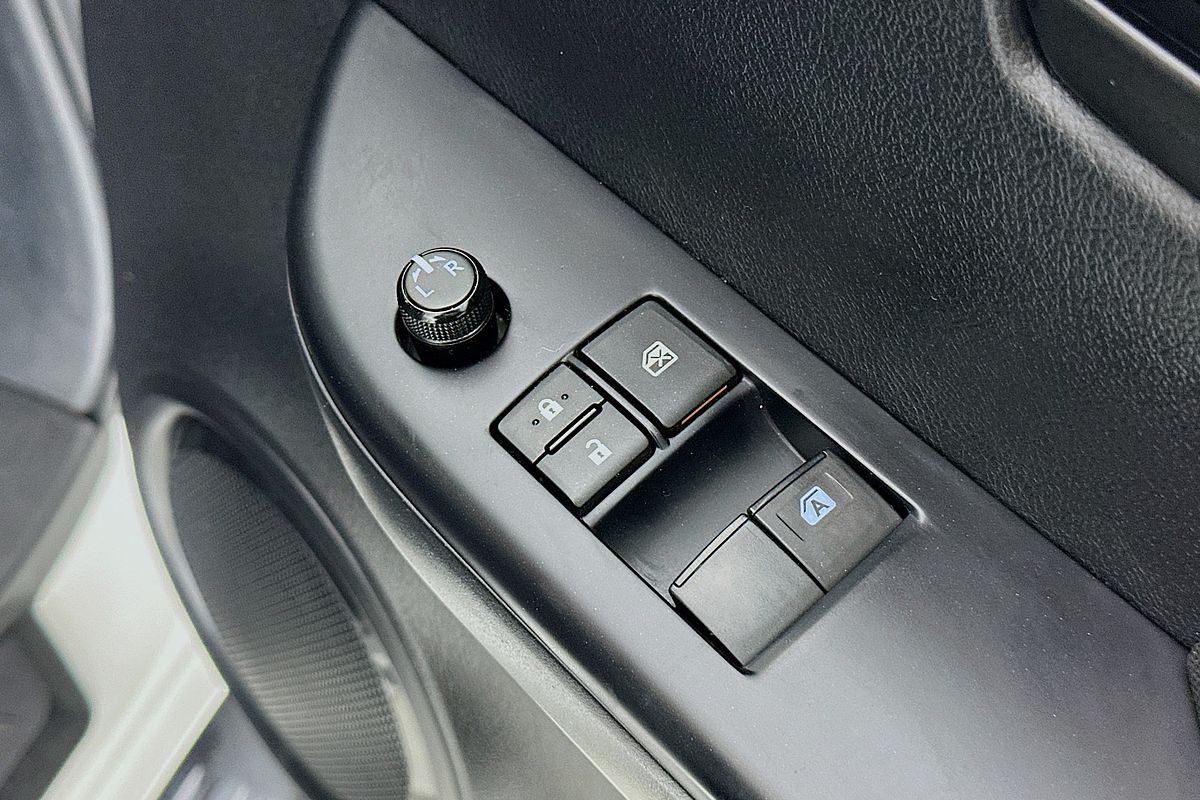 2018 Toyota Hilux SR (4x4) GUN126R MY17 4X4