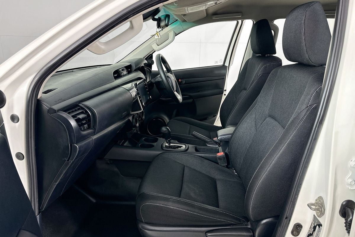 2021 Toyota HILUX SR (4x4) GUN126R 4X4
