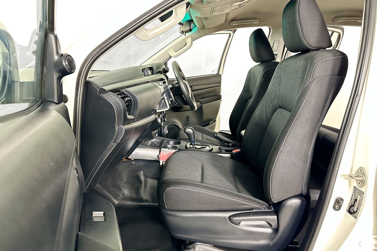 2021 Toyota HILUX SR (4x4) GUN126R FACELIFT 4X4