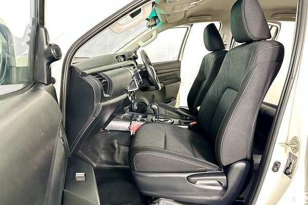 2021 Toyota HILUX SR (4x4) GUN126R FACELIFT 4X4