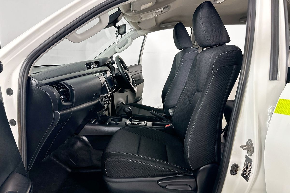 2021 Toyota HILUX SR (4x4) GUN126R FACELIFT 4X4