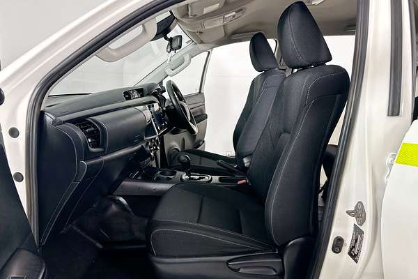 2021 Toyota HILUX SR (4x4) GUN126R FACELIFT 4X4