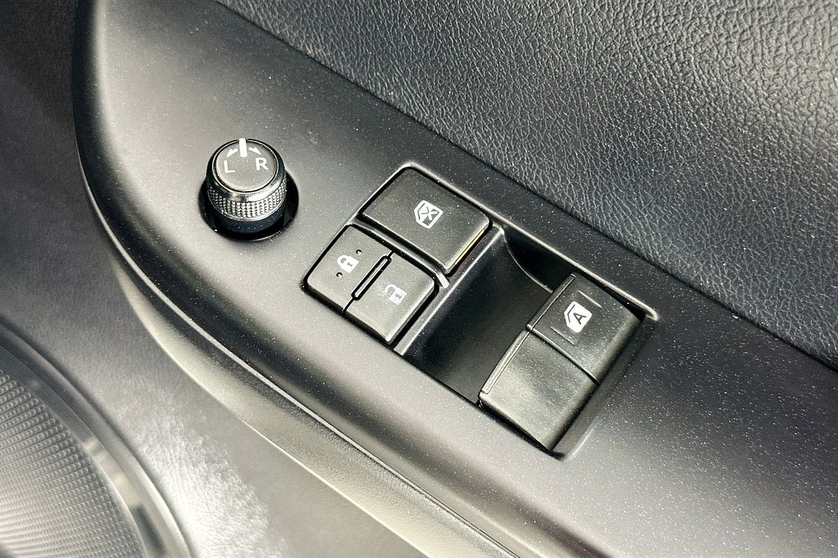 2019 Toyota HILUX SR (4x4) GUN126R MY19 4X4