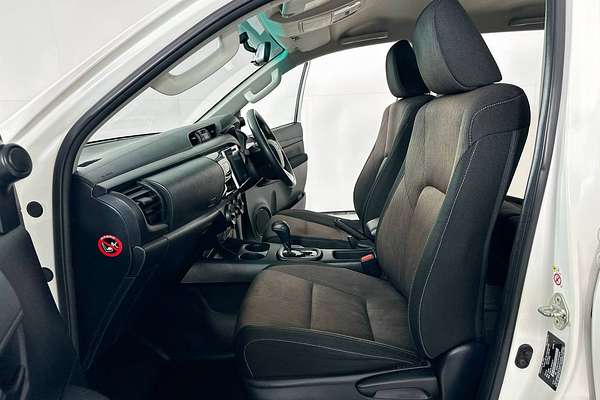 2017 Toyota HILUX SR (4x4) GUN126R 4X4