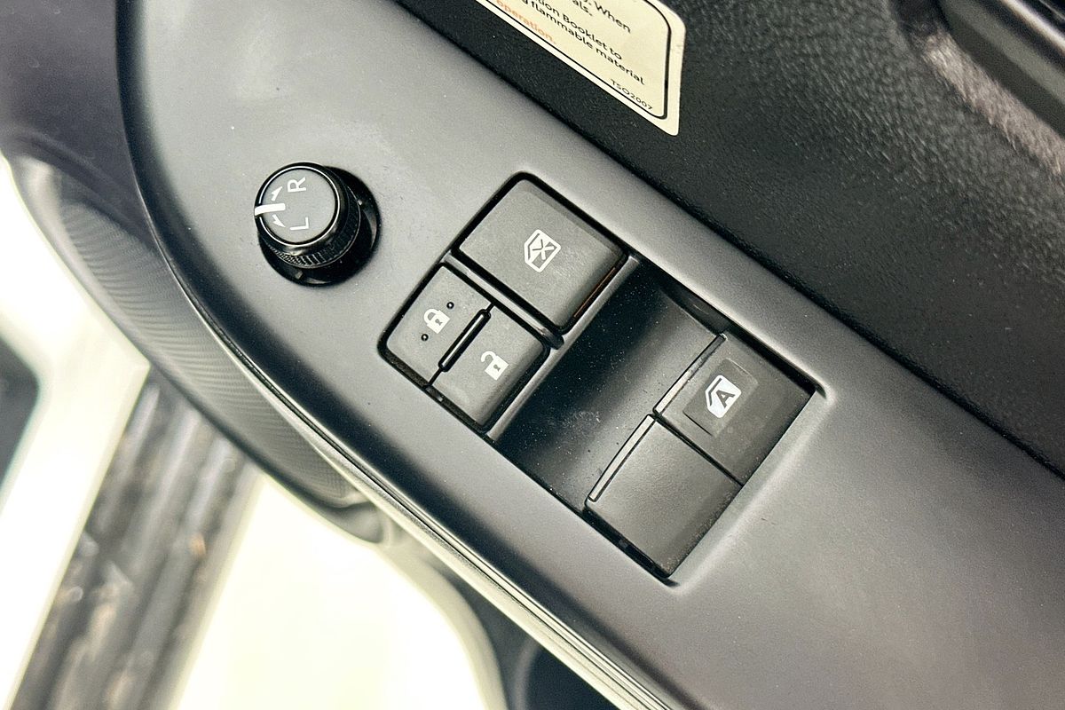 2020 Toyota Hilux SR (4x4) GUN126R FACELIFT 4X4