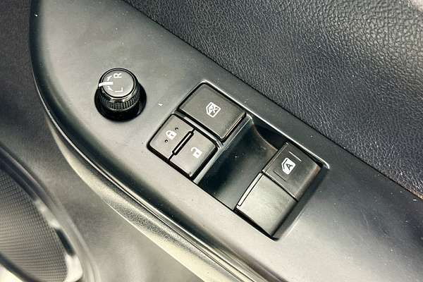 2017 Toyota HILUX SR (4x4) GUN126R 4X4