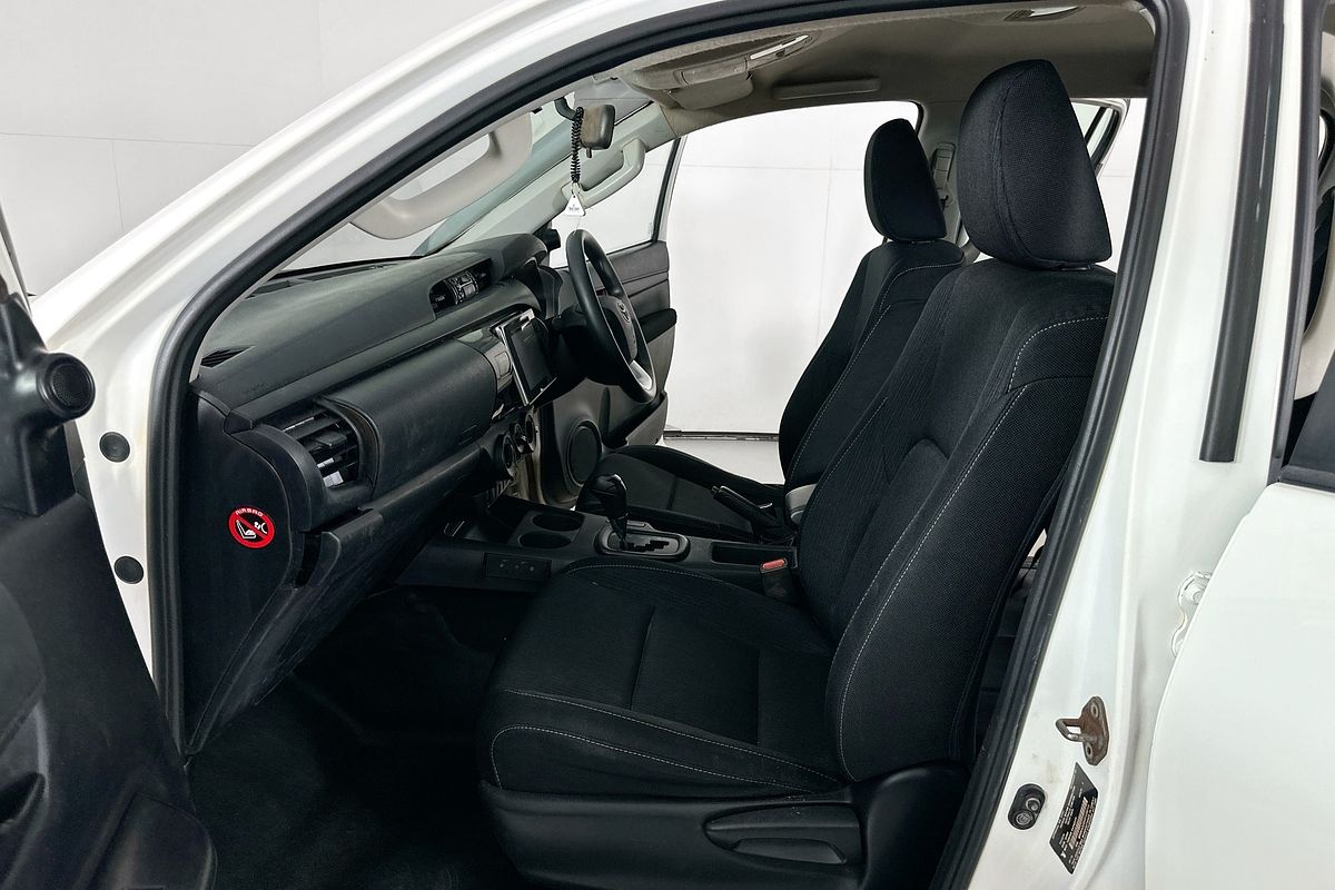2019 Toyota HILUX SR (4x4) GUN126R MY19 4X4