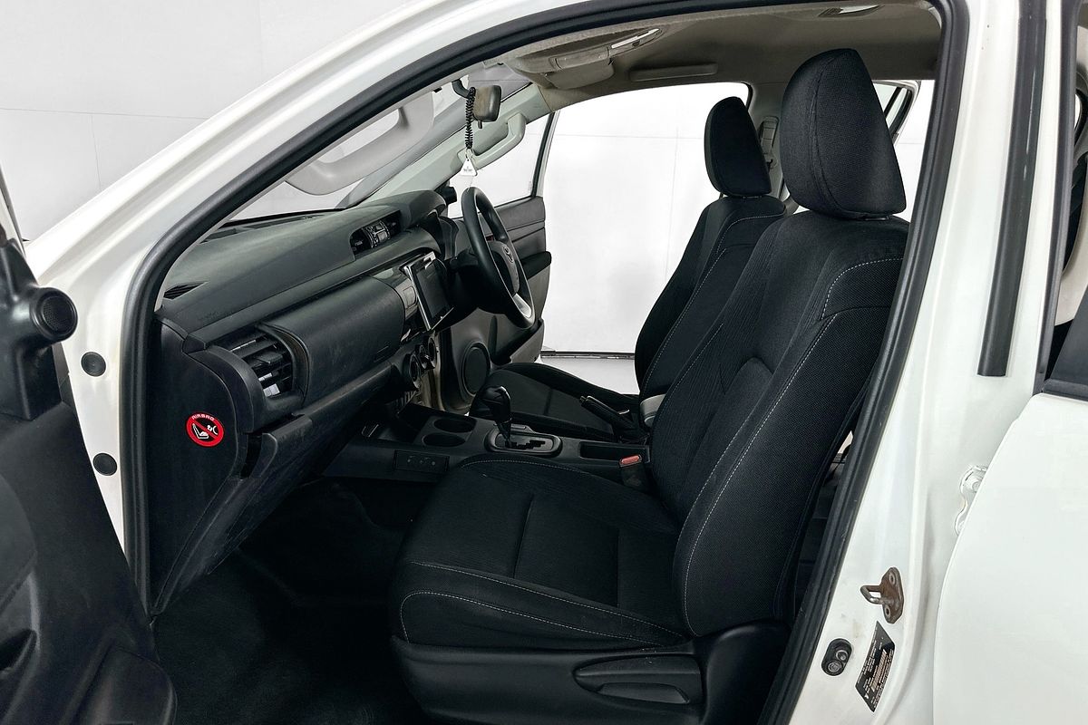 2019 Toyota HILUX SR (4x4) GUN126R MY19 4X4