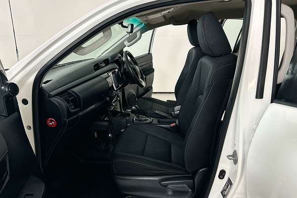 2019 Toyota HILUX SR (4x4) GUN126R MY19 4X4