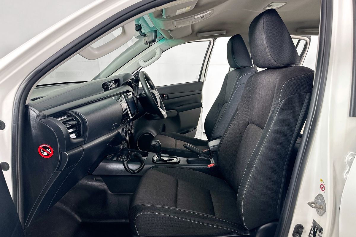 2018 Toyota HILUX SR (4x4) GUN126R MY17 4X4