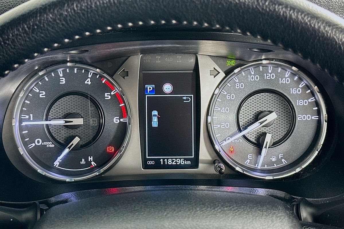 2020 Toyota HILUX SR5 (4x4) GUN126R FACELIFT 4X4