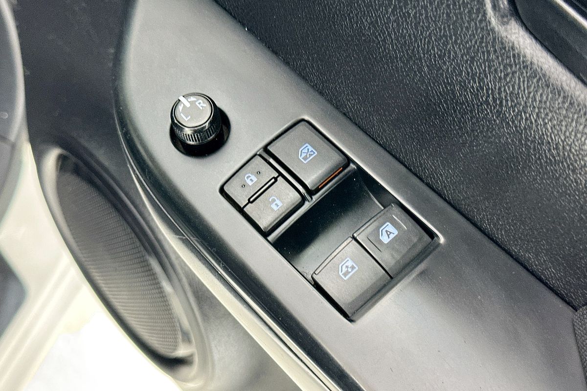 2016 Toyota Hilux WORKMATE GUN122R REAR WHEEL DRIVE