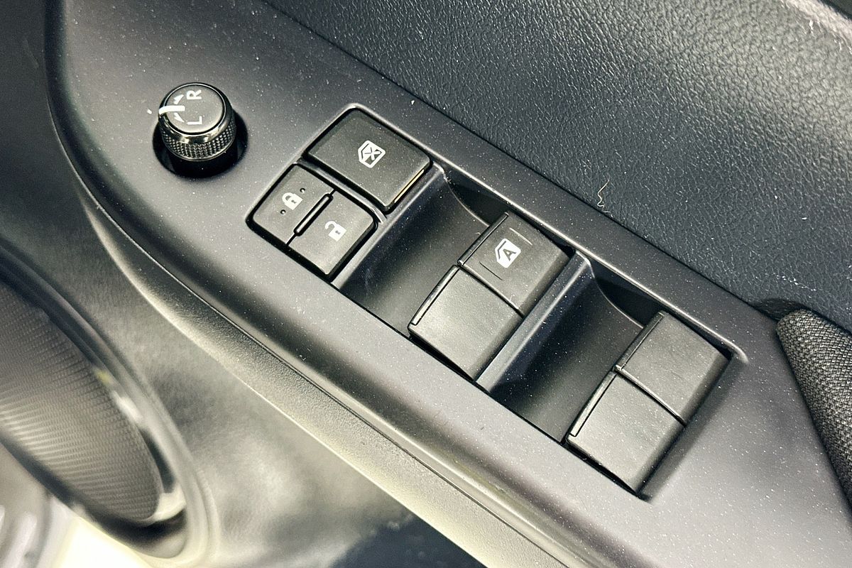 2018 Toyota HILUX SR (4x4) GUN126R MY17 4X4