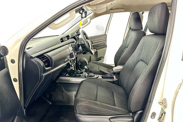 2021 Toyota HILUX SR (4x4) GUN126R 4X4