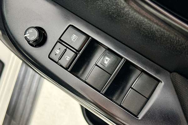 2021 Toyota HILUX SR (4x4) GUN126R FACELIFT 4X4