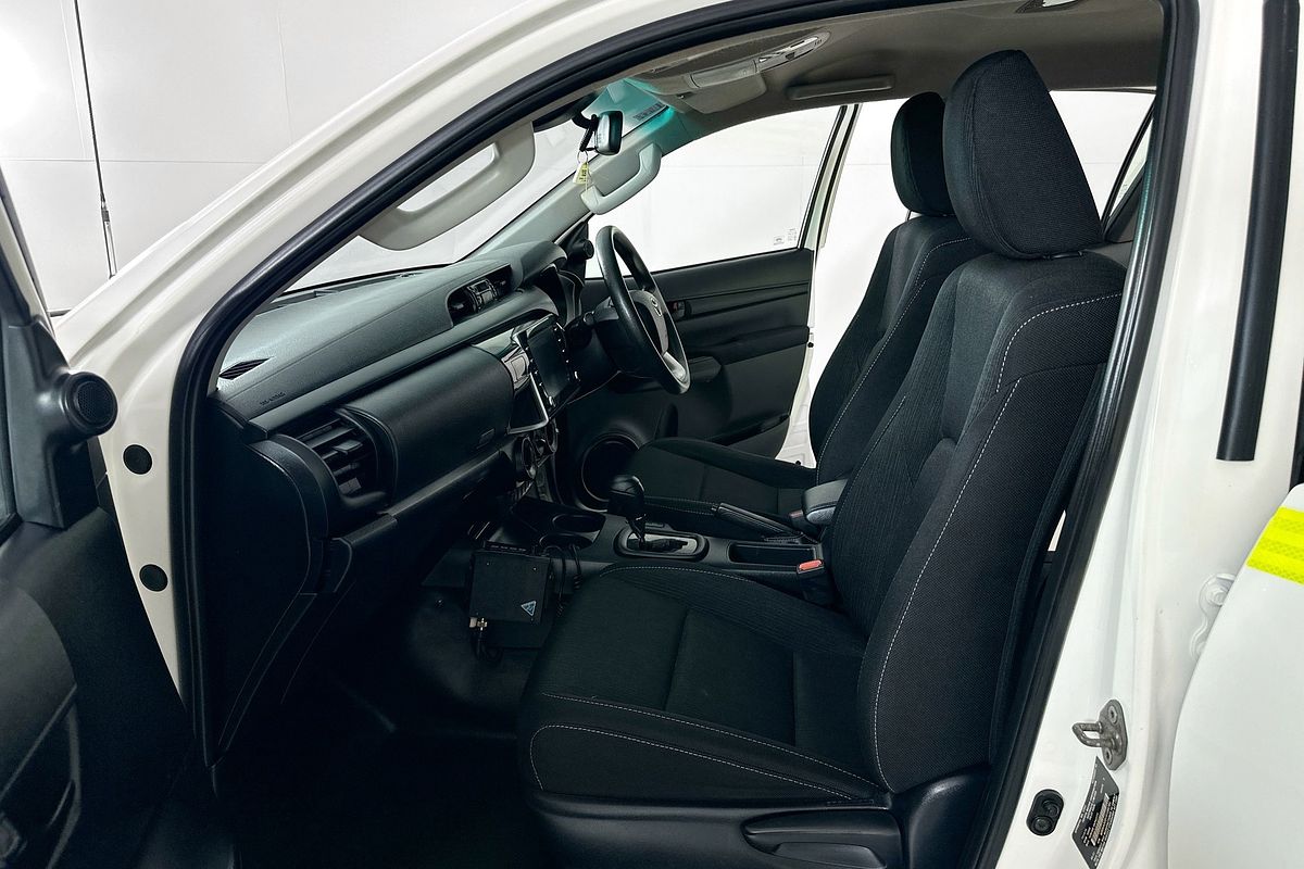 2021 Toyota HILUX SR (4x4) GUN126R FACELIFT 4X4