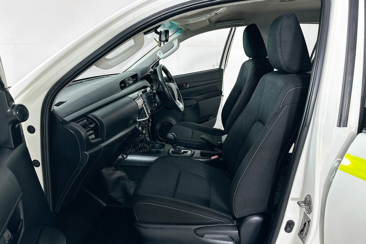 2021 Toyota HILUX SR (4x4) GUN126R FACELIFT 4X4