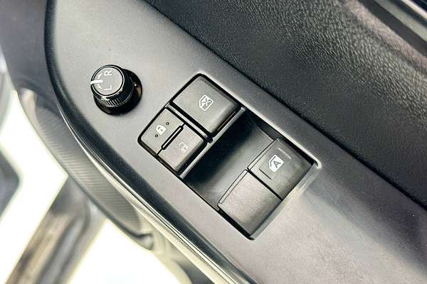 2020 Toyota HILUX SR (4x4) GUN126R FACELIFT 4X4