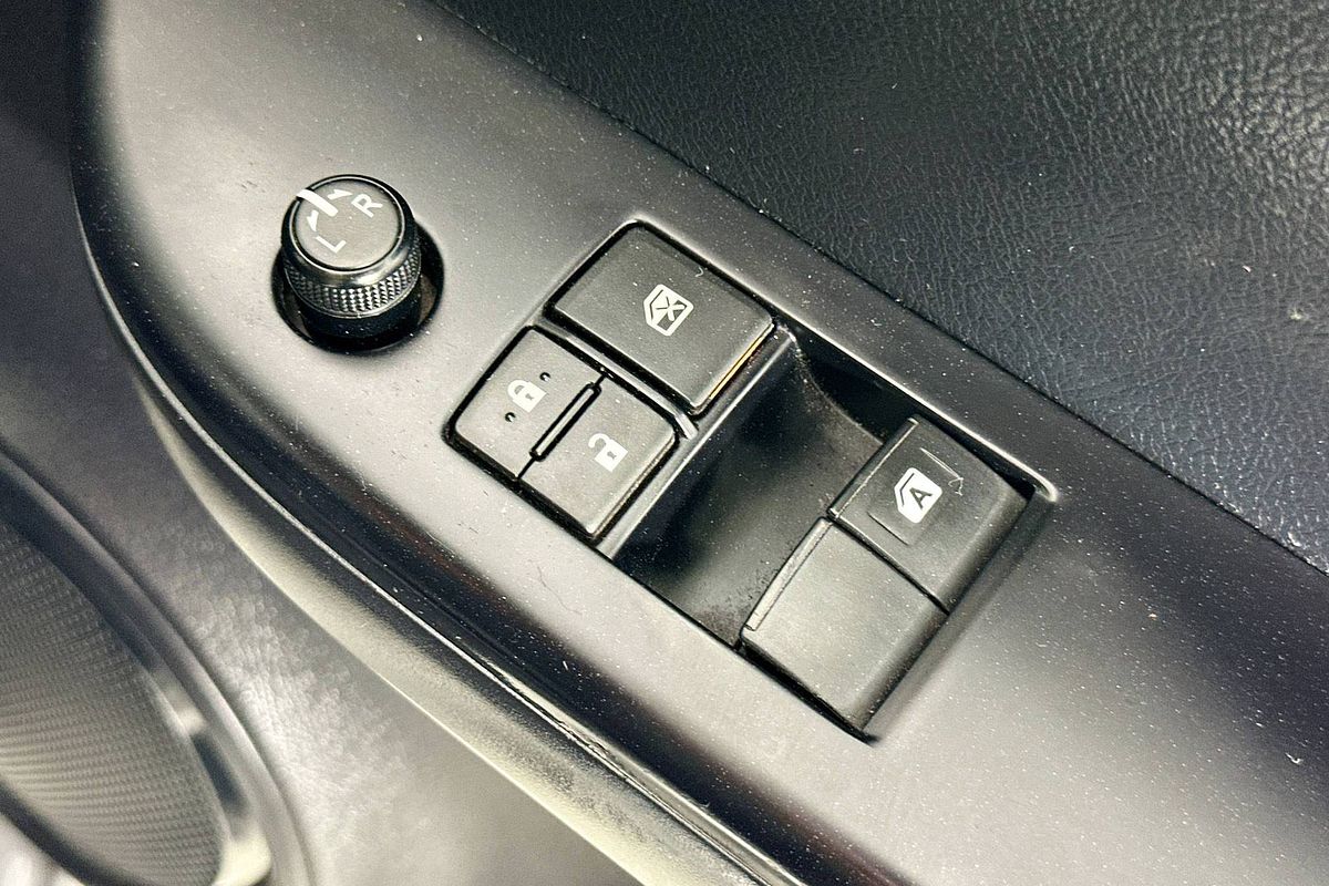 2020 Toyota Hilux SR (4x4) GUN126R FACELIFT 4X4