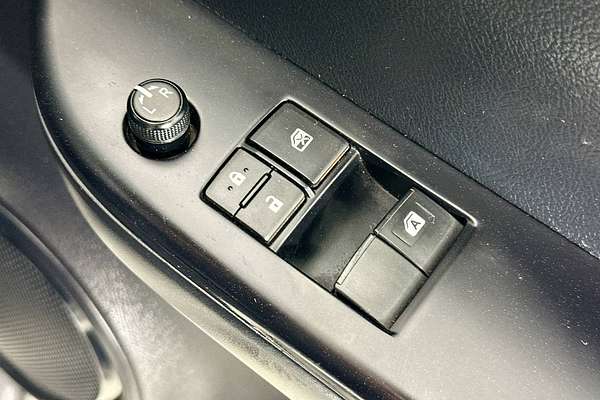 2020 Toyota Hilux SR (4x4) GUN126R FACELIFT 4X4