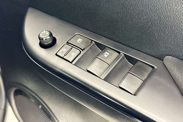 2018 Toyota HILUX SR (4x4) GUN126R MY17 4X4
