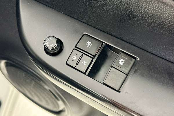 2020 Toyota HILUX SR (4x4) GUN126R MY19 UPGRADE 4X4