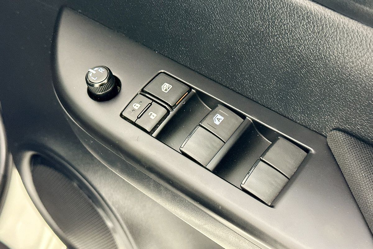 2019 Toyota HILUX SR HI-RIDER GUN136R MY19 UPGRADE REAR WHEEL DRIVE