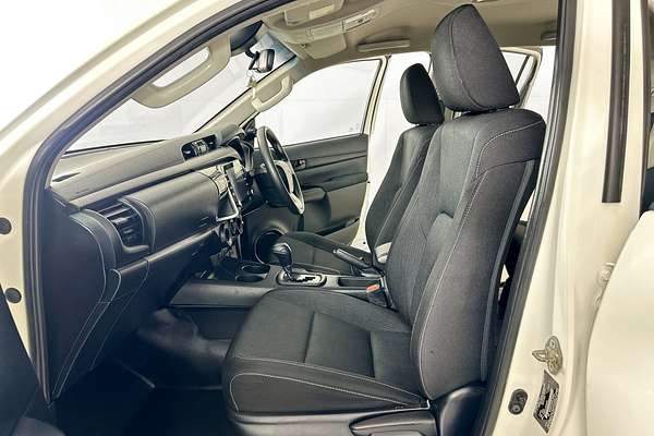 2021 Toyota HILUX SR (4x4) GUN126R FACELIFT 4X4