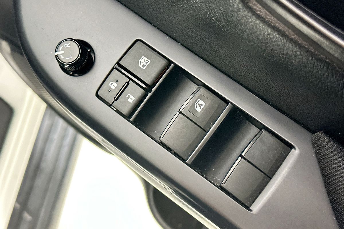 2023 Toyota HILUX SR (4x4) GUN126R 4X4
