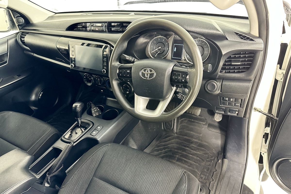 2020 Toyota HILUX SR (4x4) GUN126R FACELIFT 4X4