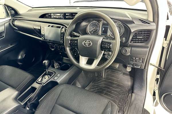 2020 Toyota HILUX SR (4x4) GUN126R FACELIFT 4X4