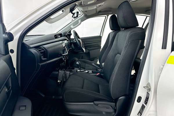 2024 Toyota HILUX SR (4x4) GUN126R 4X4