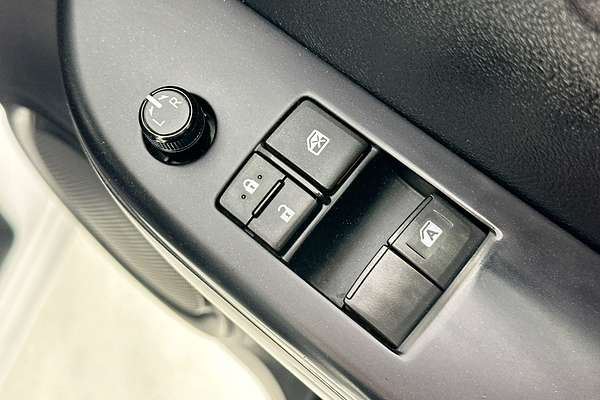 2019 Toyota HILUX SR (4x4) GUN126R MY19 4X4