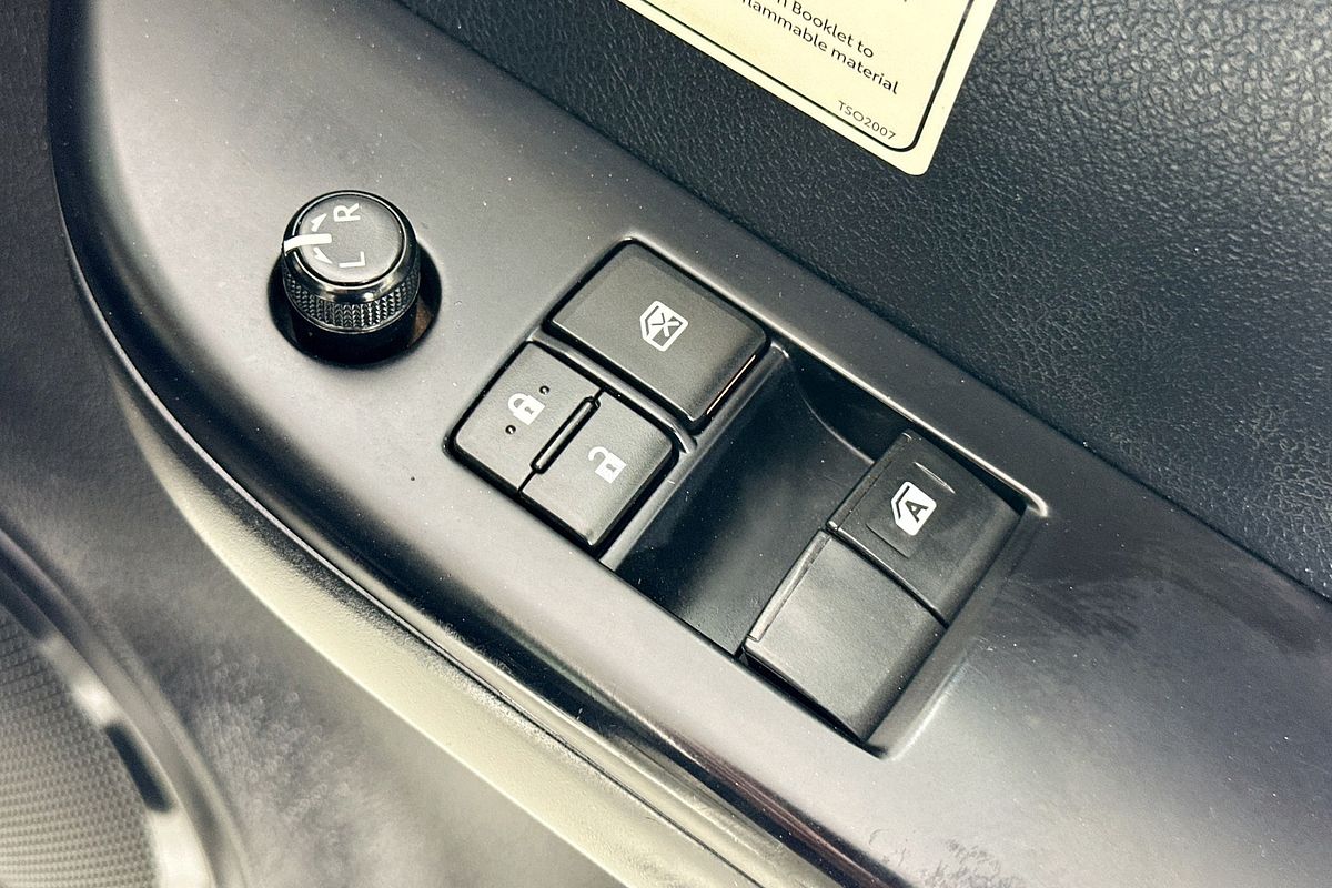 2020 Toyota HILUX SR (4x4) GUN126R MY19 UPGRADE 4X4