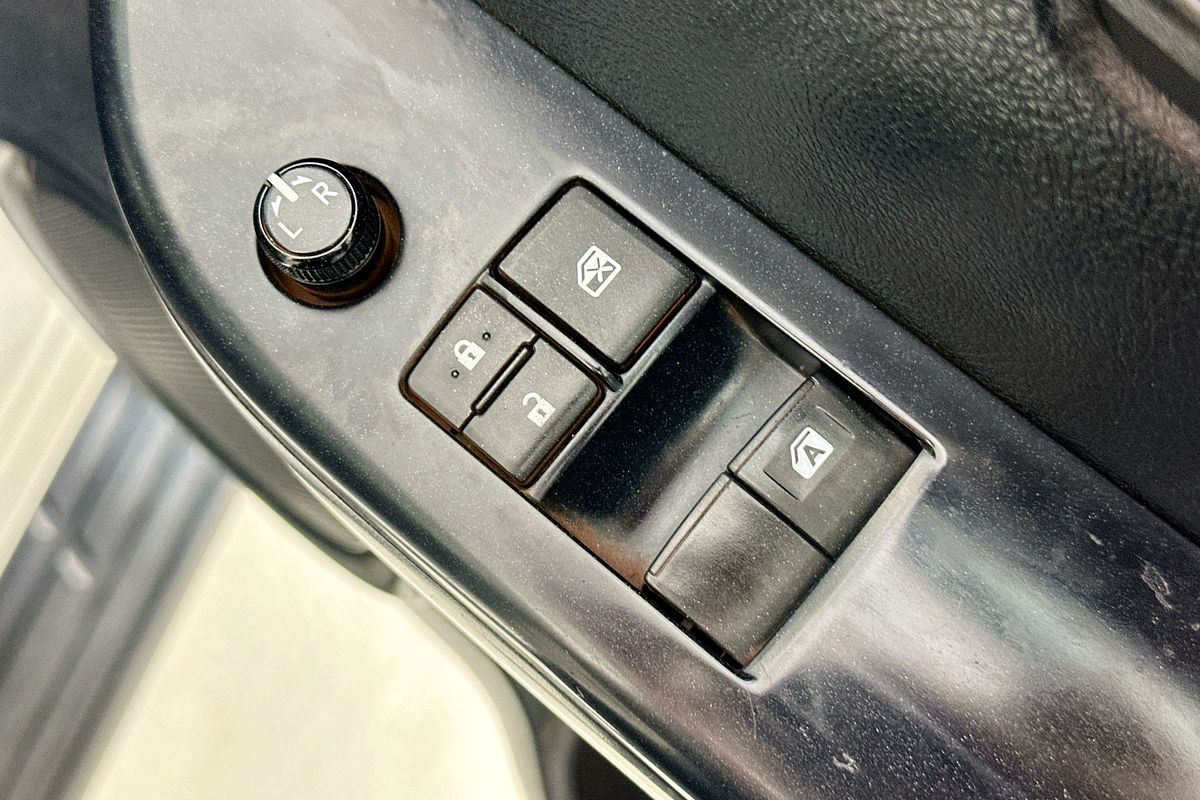 2018 Toyota HILUX SR (4x4) GUN126R MY17 4X4