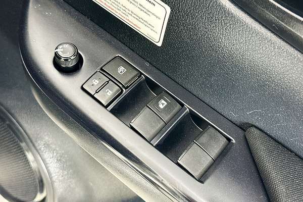 2021 Toyota HILUX SR (4x4) GUN126R FACELIFT 4X4