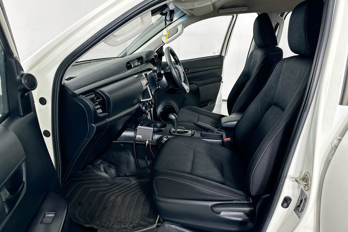 2021 Toyota HILUX SR (4x4) GUN126R FACELIFT 4X4