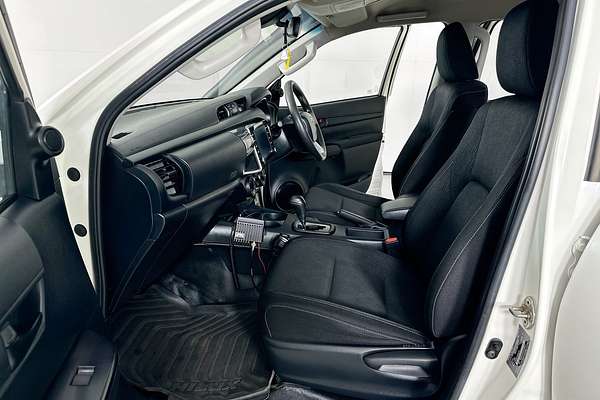 2021 Toyota HILUX SR (4x4) GUN126R FACELIFT 4X4